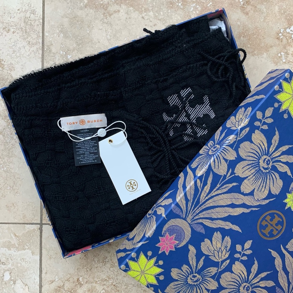 NWT Tory Burch Whip Stitch T Scarf Black